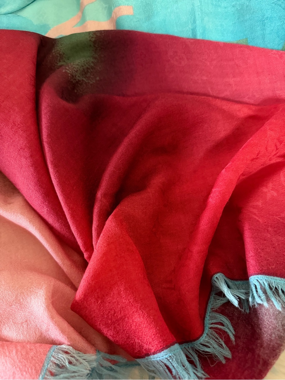 Louis Vuitton Multicolor Gradient Monogram Scarf. - Picture 14 of 16